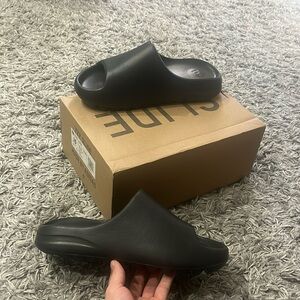Yeezy slide onyx size 10